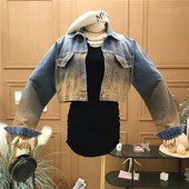 Kéttónusú farmer női kabát zsebekkel és gombokkal