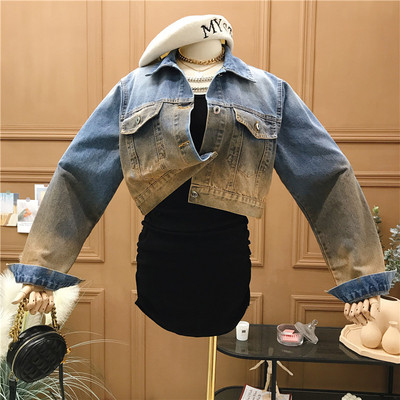 Kéttónusú farmer női kabát zsebekkel és gombokkal