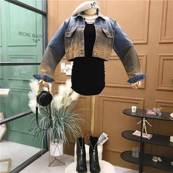 Kéttónusú farmer női kabát zsebekkel és gombokkal