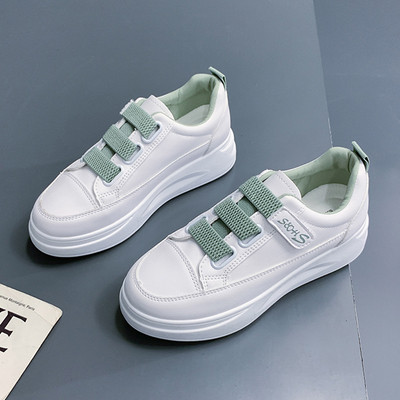 Légáteresztő női tornacipő lapos talppal és folttal