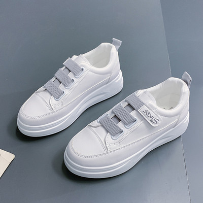 Légáteresztő női tornacipő lapos talppal és folttal