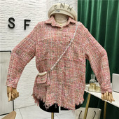 Új modell őszi női kabát zsebekkel és gombokkal