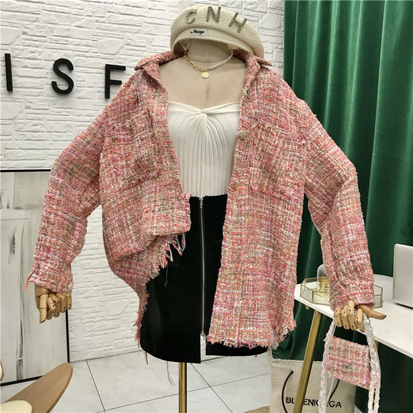 Új modell őszi női kabát zsebekkel és gombokkal