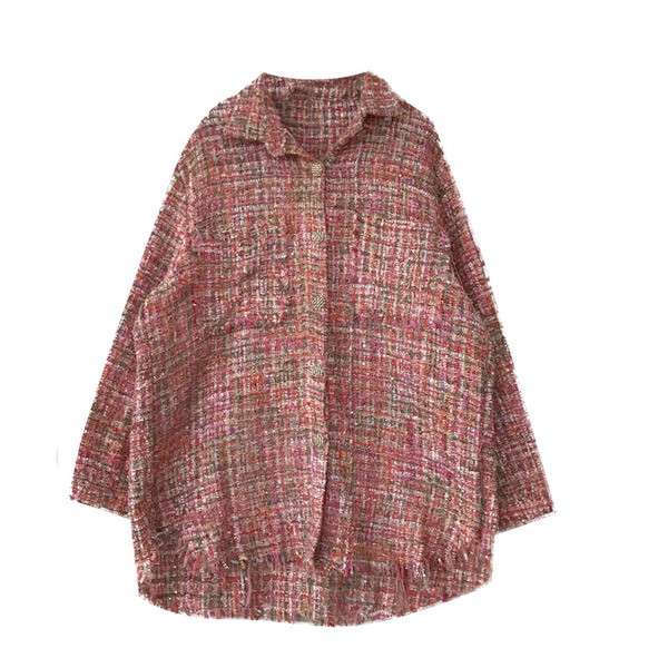 Új modell őszi női kabát zsebekkel és gombokkal