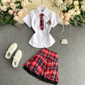 Set de dama de fusta in carouri si camasa cu cravata