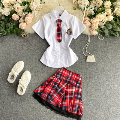 Set de dama de fusta in carouri si camasa cu cravata