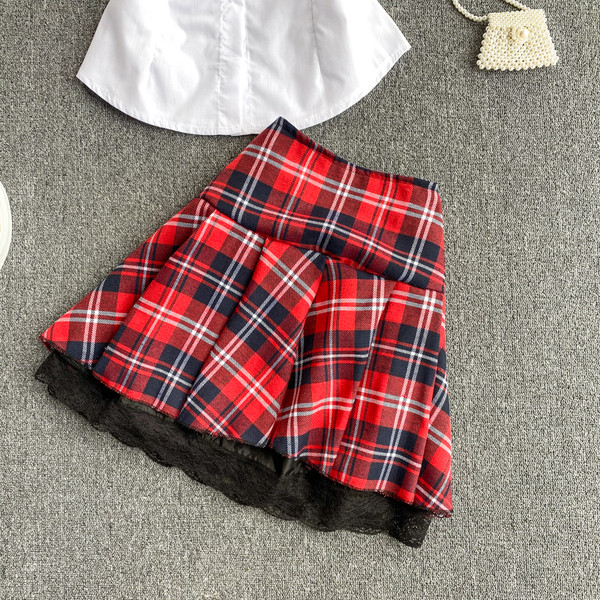 Set de dama de fusta in carouri si camasa cu cravata