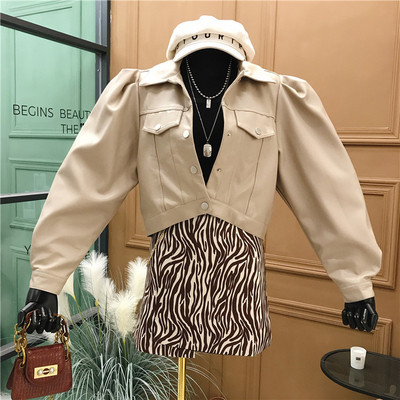 Rövid női bőrdzseki puffos ujjakkal és gombokkal