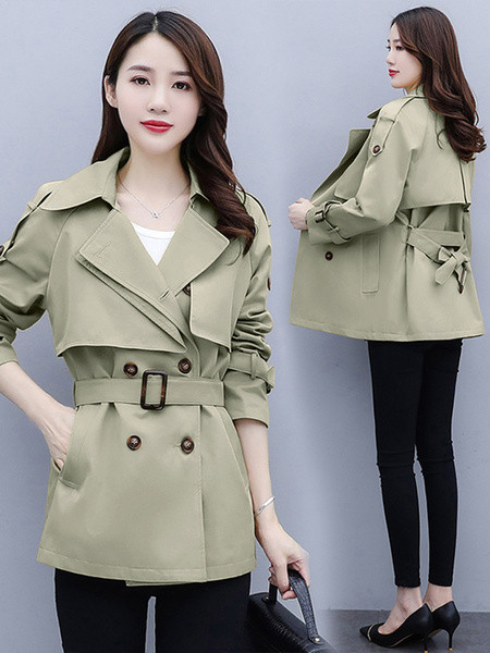 Őszi női kabát gombokkal és derékövvel