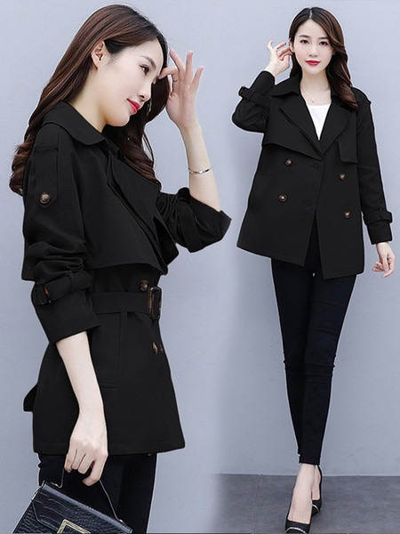 Őszi női kabát gombokkal és derékövvel