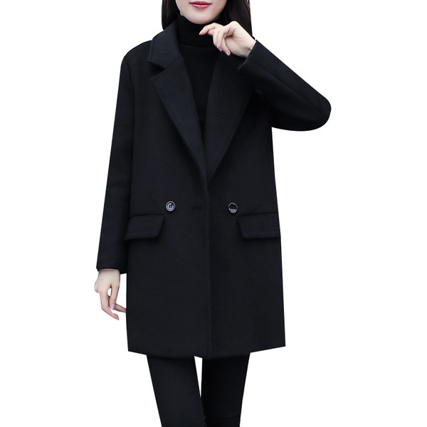 Klasszikus fekete női kabát V-nyakkal