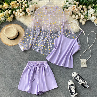 Három részből álló női szett, melyben egy felső és egy nadrág található