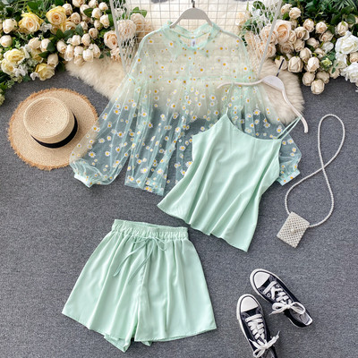 Három részből álló női szett, melyben egy felső és egy nadrág található