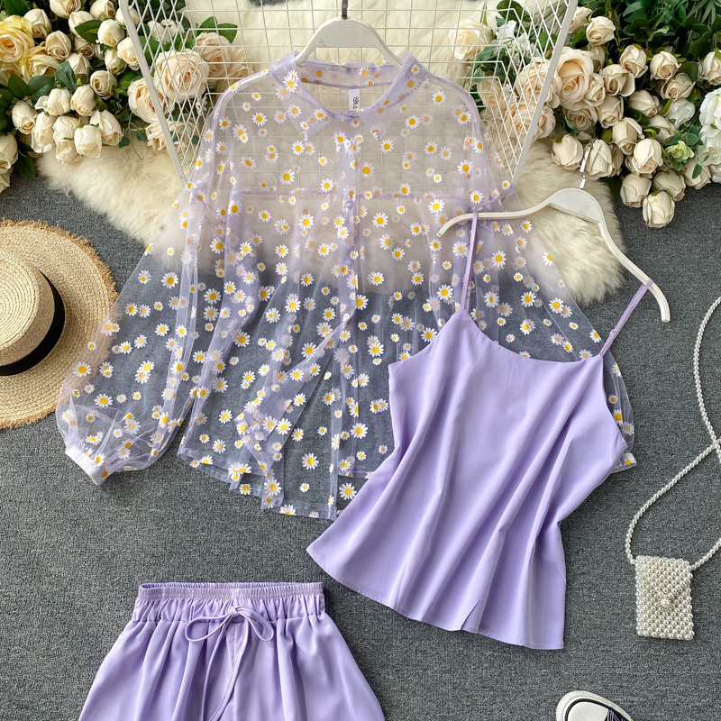 Három részből álló női szett, melyben egy felső és egy nadrág található