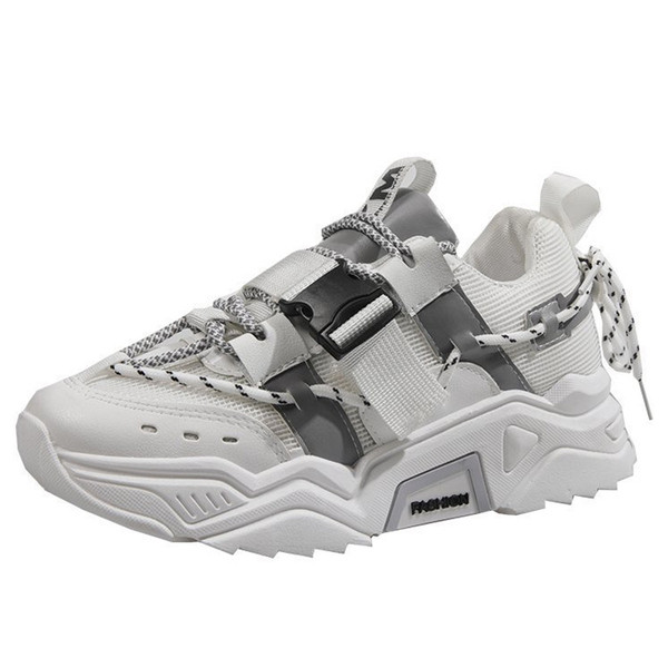 Sport és alkalmi női tornacipő csattal és fűzővel