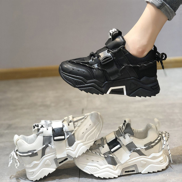 Sport és alkalmi női tornacipő csattal és fűzővel