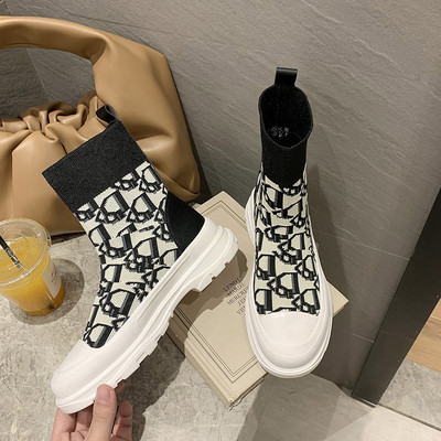 Νέο μοντέλο γυναικεία παπούτσια  με τραχιά σόλα