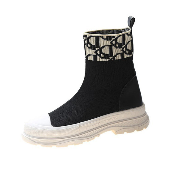 Νέο μοντέλο γυναικεία παπούτσια  με τραχιά σόλα