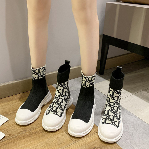 Νέο μοντέλο γυναικεία παπούτσια  με τραχιά σόλα