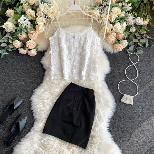 Moderns sieviešu kombinezons un svārki ar augstu vidukli