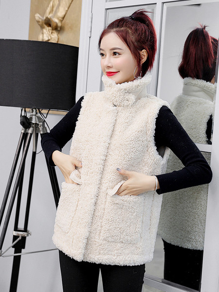 Jelenlegi női mellény zsebekkel, gombokkal