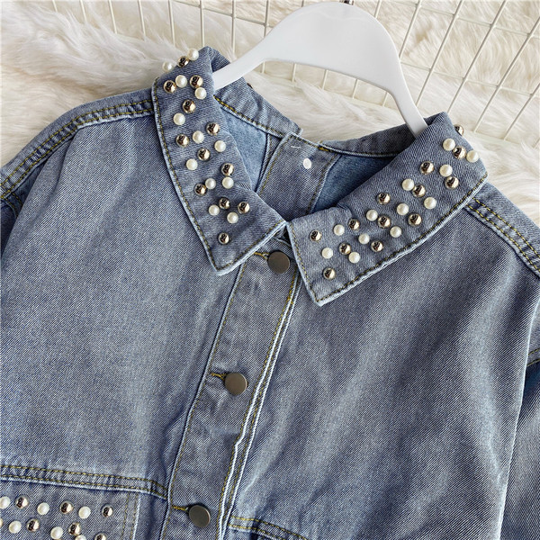 Modern farmer női kabát zsebekkel és gyöngyökkel