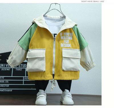 Bērnu jaka zēniem ar kapuci un uzrakstiem