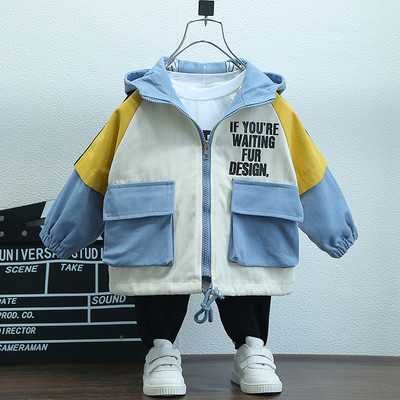 Bērnu jaka zēniem ar kapuci un uzrakstiem