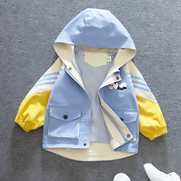 Napi gyerekkabát fiúknak kapucnival és rátéttel