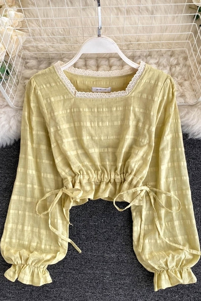 Női alkalmi ing gumírozott derékkal és szögletes nyakkivágással