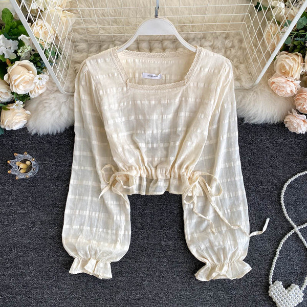 Női alkalmi ing gumírozott derékkal és szögletes nyakkivágással