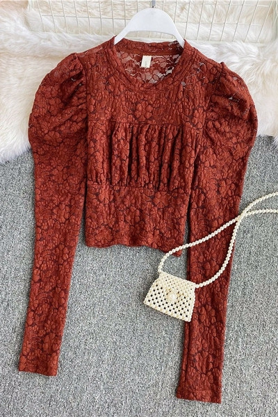 Női csipke ing hosszú ujjal és ovális nyakkivágással