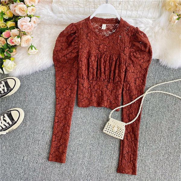 Női csipke ing hosszú ujjal és ovális nyakkivágással