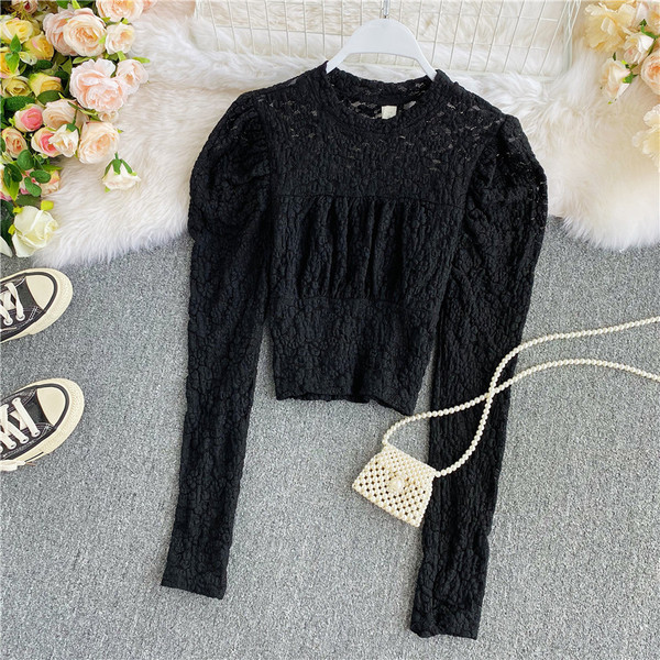 Női csipke ing hosszú ujjal és ovális nyakkivágással