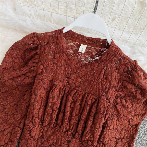 Női csipke ing hosszú ujjal és ovális nyakkivágással