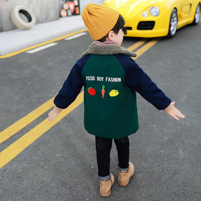 Μοντέρνο παιδικό μπουφάν με μαλακή επένδυση και κέντημα για αγόρια