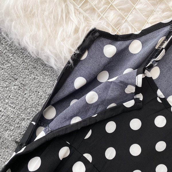 Női aktuális rövid kombiné vékony pánttal