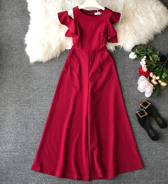 Γυναικεία μοντέρνα ολόσωμη φόρμα με φαρδύ μοντέλο με οβάλ λαιμόκοψη