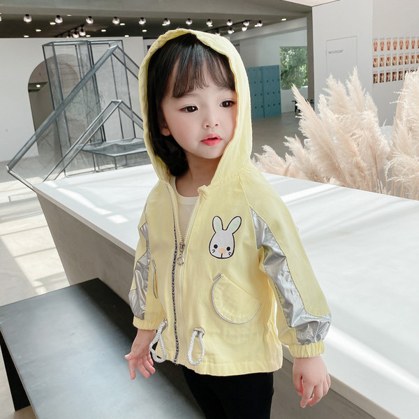 Alkalmi gyerekkabát kapucnival és rátéttel lányoknak