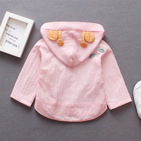 Vékony gyerekkabát lányoknak kapucnival és cipzárral