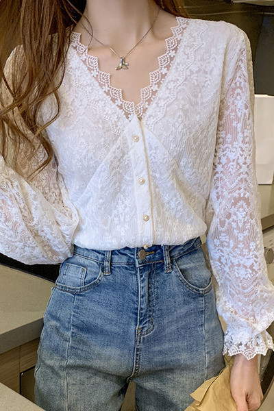 Női csipke ing spitz nyakkivágással, bézs és fehér színben