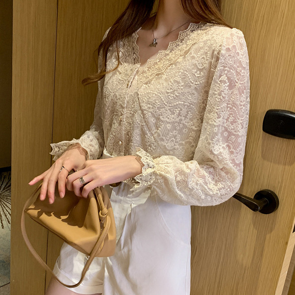 Női csipke ing spitz nyakkivágással, bézs és fehér színben