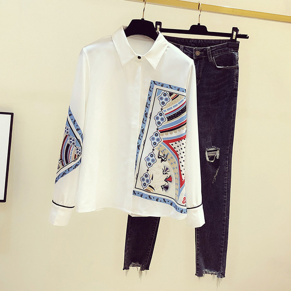 Fehér, hosszú ujjú női ing színes mintával