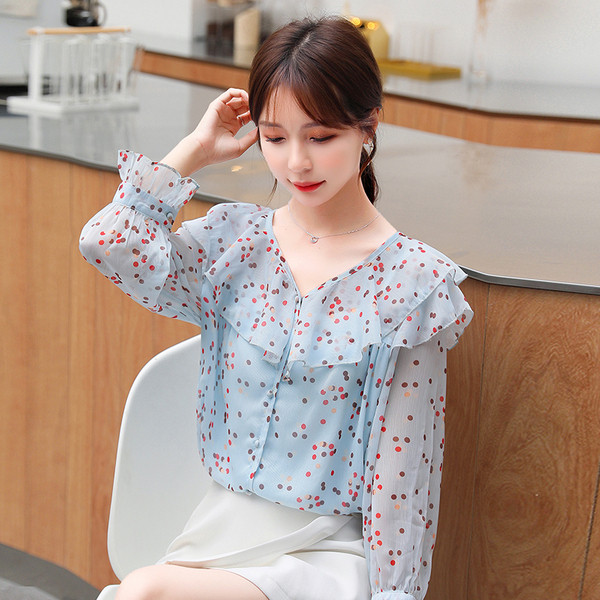 Vabaaja naiste särk spitsikaelusega ja lillemustriga