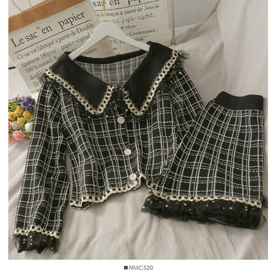 Moodne naiste kaheosaline nööpidega komplekt