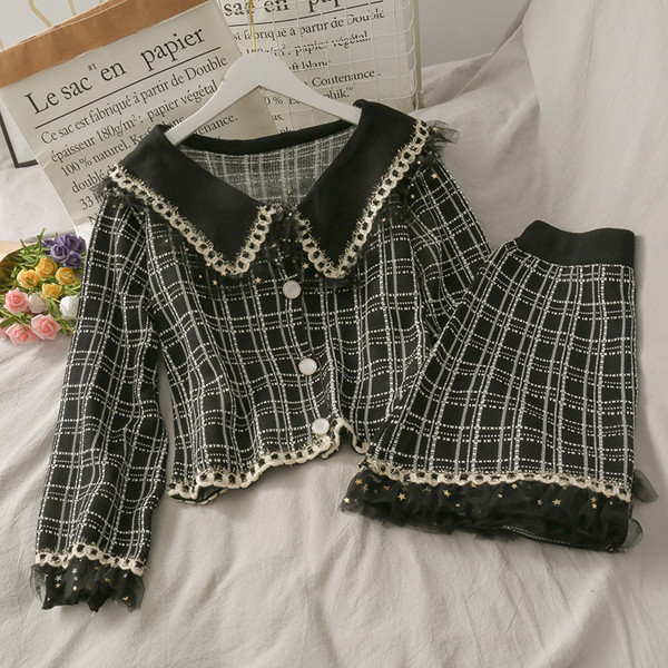 Moodne naiste kaheosaline nööpidega komplekt