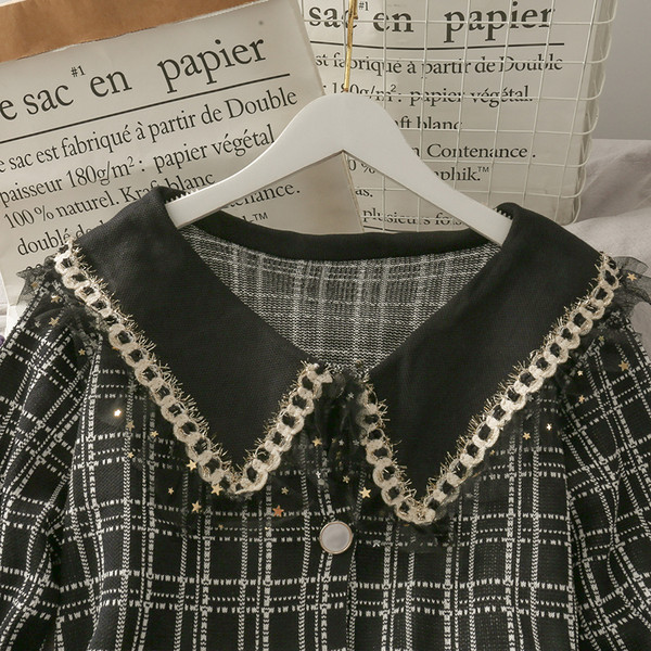 Moodne naiste kaheosaline nööpidega komplekt