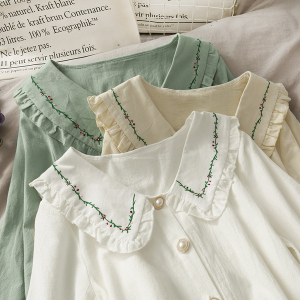 Aktuális női ing hímzéssel és spitz nyakkivágással