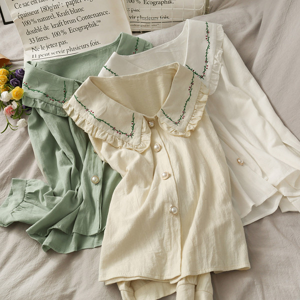 Aktuális női ing hímzéssel és spitz nyakkivágással