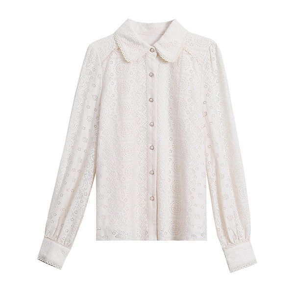 Κομψό γυναικείο δαντελωτό  πουκάμισο με κλασικό γιακά και κουμπιά σε μπεζ χρώμα